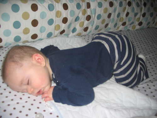 寶寶睡姿差異 教您頭型怎麼顧