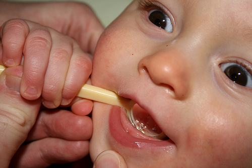 寶寶什麼時候開始長牙？