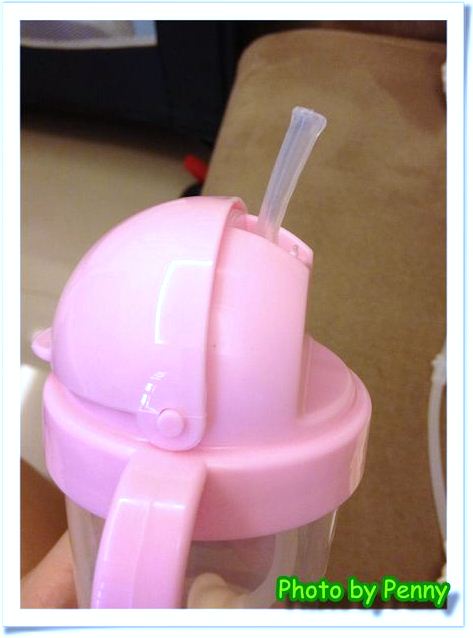 [開箱]育兒好物-大眼蛙神奇喝水杯 5