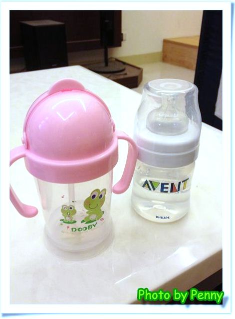 [開箱]育兒好物-大眼蛙神奇喝水杯 6