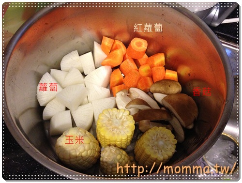 [P家廚房]香煎雞腿排+炒高麗菜+炒小白菜+蔬菜湯 2