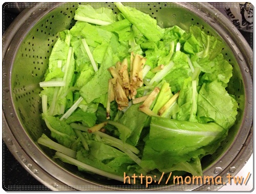 [P家廚房]香煎雞腿排+炒高麗菜+炒小白菜+蔬菜湯 5