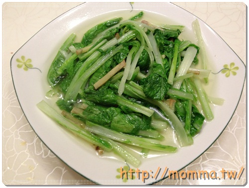 [P家廚房]香煎雞腿排+炒高麗菜+炒小白菜+蔬菜湯 6