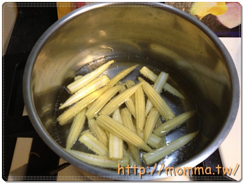 [P家廚房]金黃玉米筍+洋蔥炒百菇+鯛魚薑湯 3