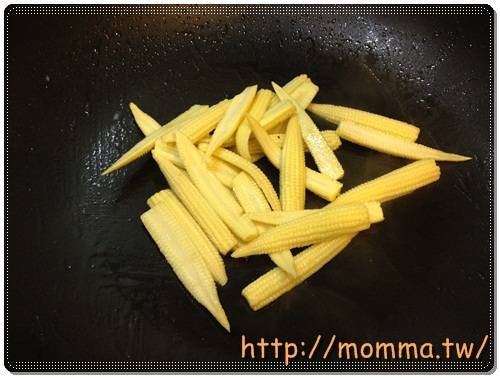 [P家廚房]金黃玉米筍+洋蔥炒百菇+鯛魚薑湯 5