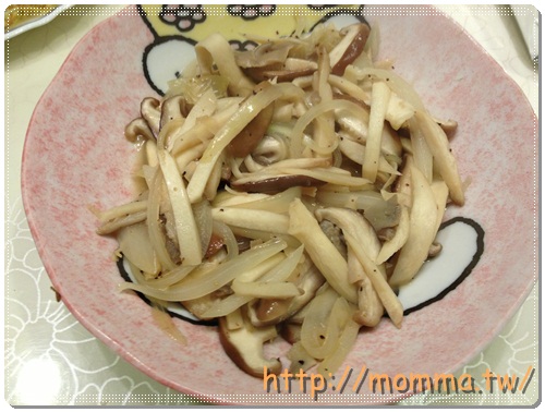 [P家廚房]金黃玉米筍+洋蔥炒百菇+鯛魚薑湯 12