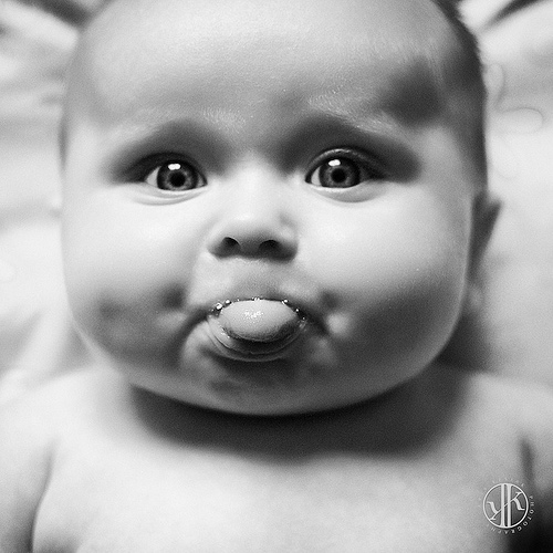 一歲寶寶不愛吃副食品，只愛喝奶怎麼辦？