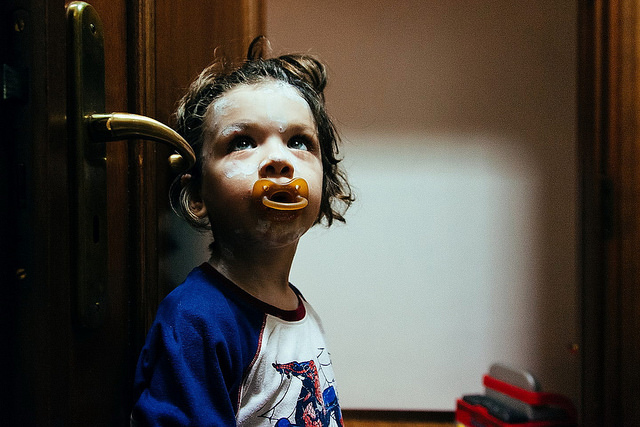 小孩戒奶嘴方法