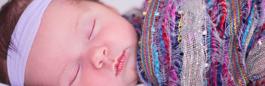 嬰兒哭鬧原因為何 夜啼安撫靠技巧