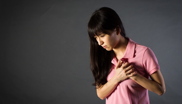 胸悶胸痛不要忍！ 五大警訊不可忽視